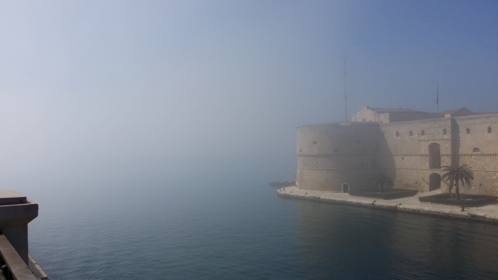 taranto nebbia