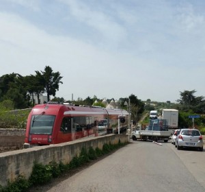 treno passaggio a livello sfondato 1