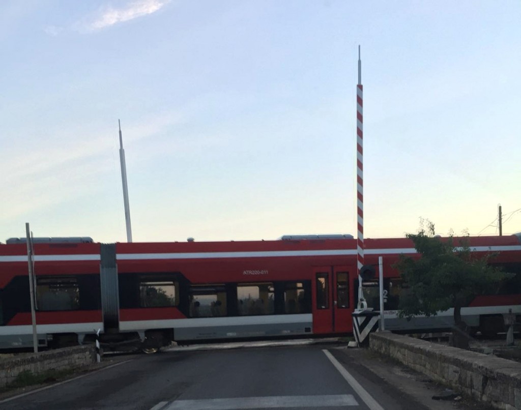 martina franca passaggio a livello alzato 1