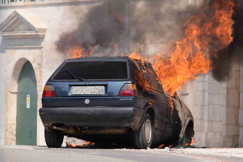 auto incendiata martina cisternino 1