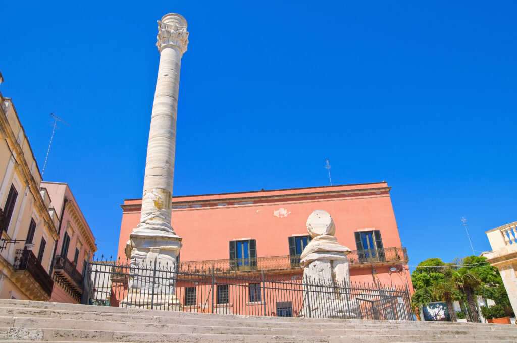 Brindisi Palazzo Perez Colonne Terminali via Appia copia scaled