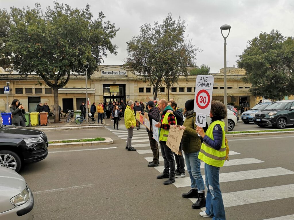 lecce strisce pedonali umane