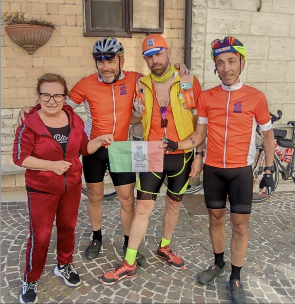 i ciclisti dell'associazione con la sindaca Giannini