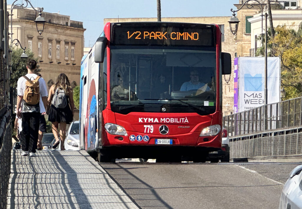 Mercedes Citaro Kyma Mobilità su Ponte Girevole ORIZZONTALE