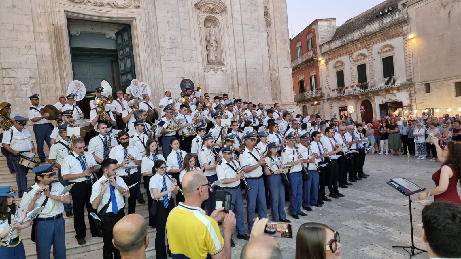 Martina Franca, raduno bande: cento musicisti tutti insieme Sagrato della basilica