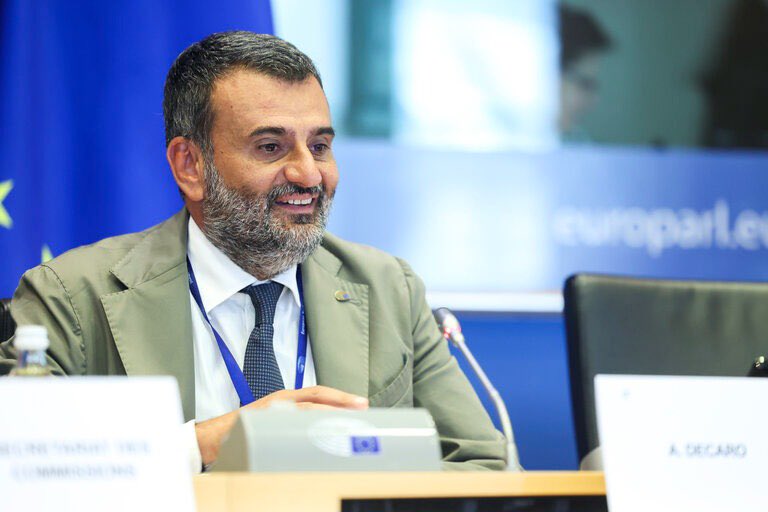 Parlamento europeo: Antonio Decaro eletto presidente della commissione Ambiente Per acclamazione