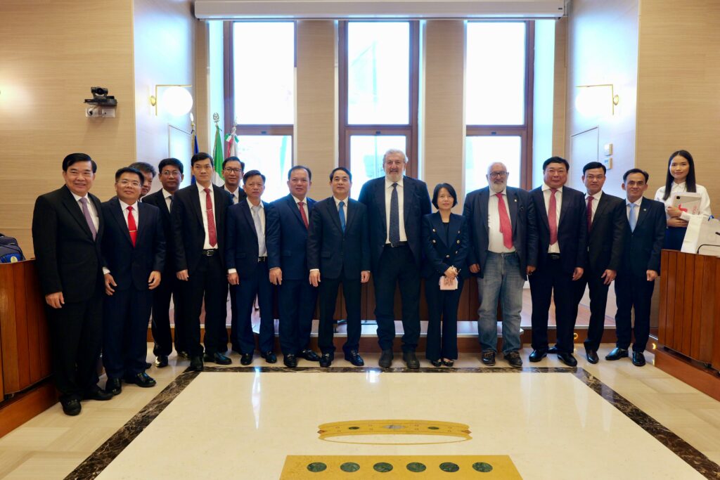 incontro delegazione vietnam (7)