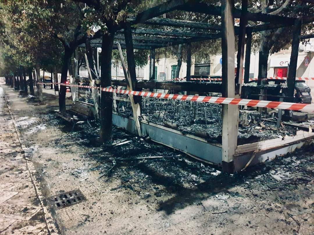 Terlizzi, doloso l’incendio del gazebo: sindaco, in fumo i sacrifici di chi lavora onestamente Ieri notte il rogo