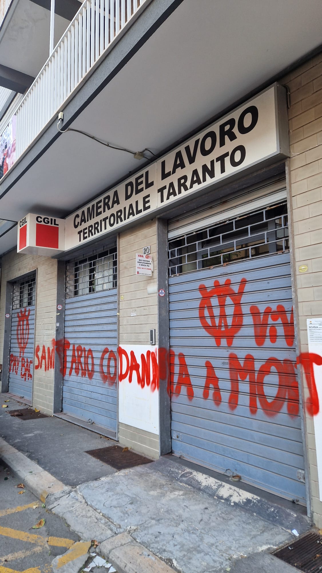 Taranto: sede Cgil Stamattina