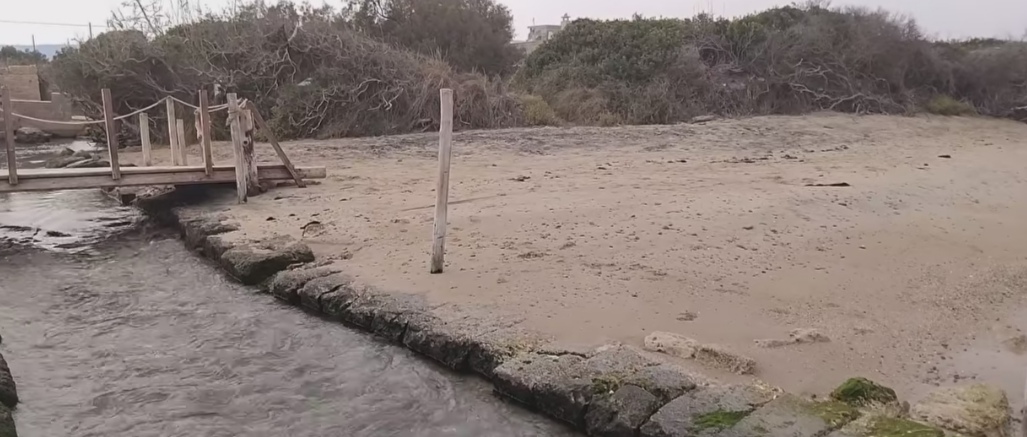 Torre Canne: fiume Piccolo in piena. Senza pioggia Ipotesi, fenomeno carsico