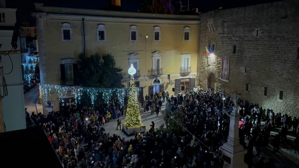 CERIMONIA ACCENSIONE ALBERO