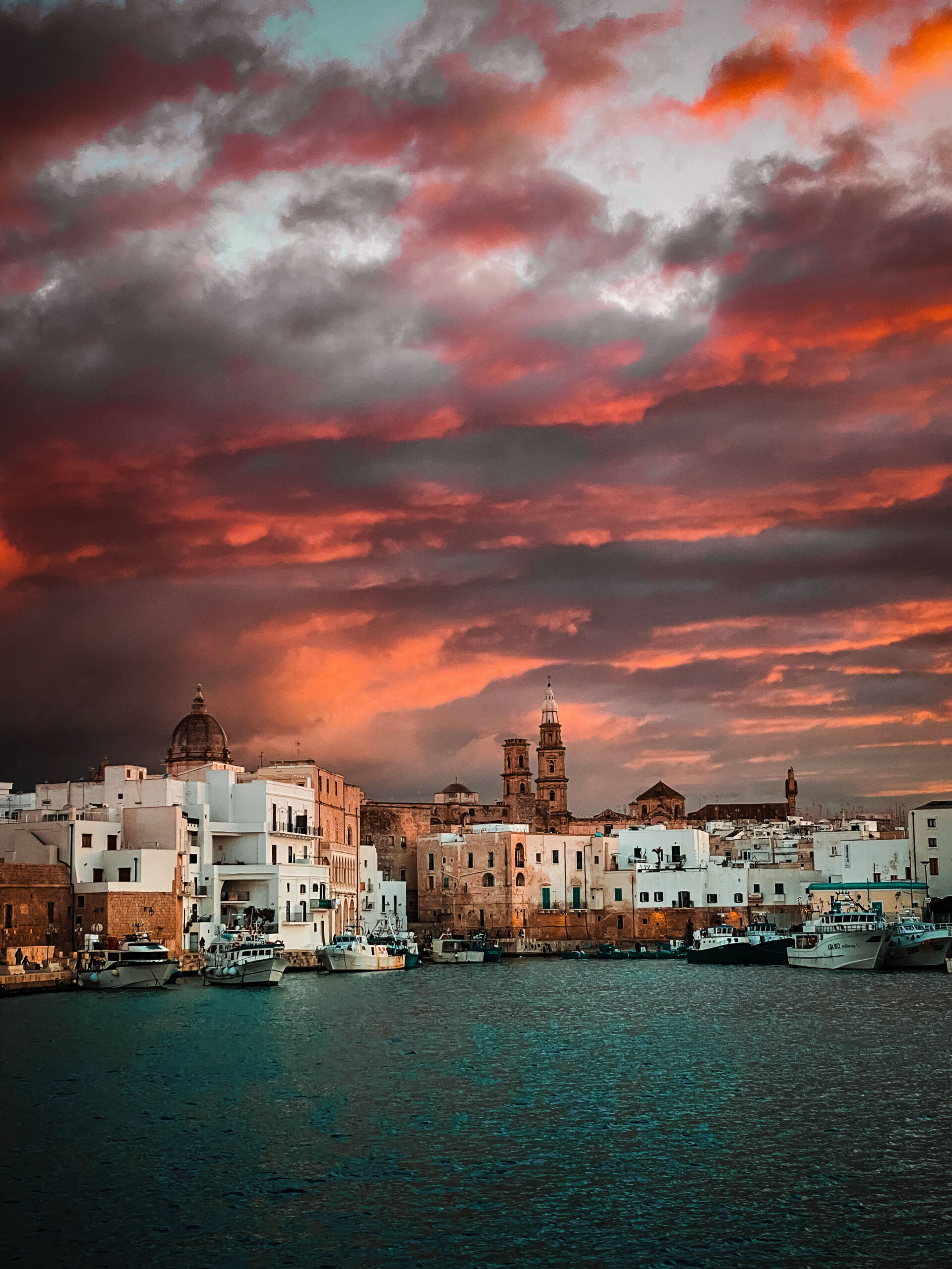 Monopoli: ieri “un tramonto dai colori incredibili” Ultimo sabato dell