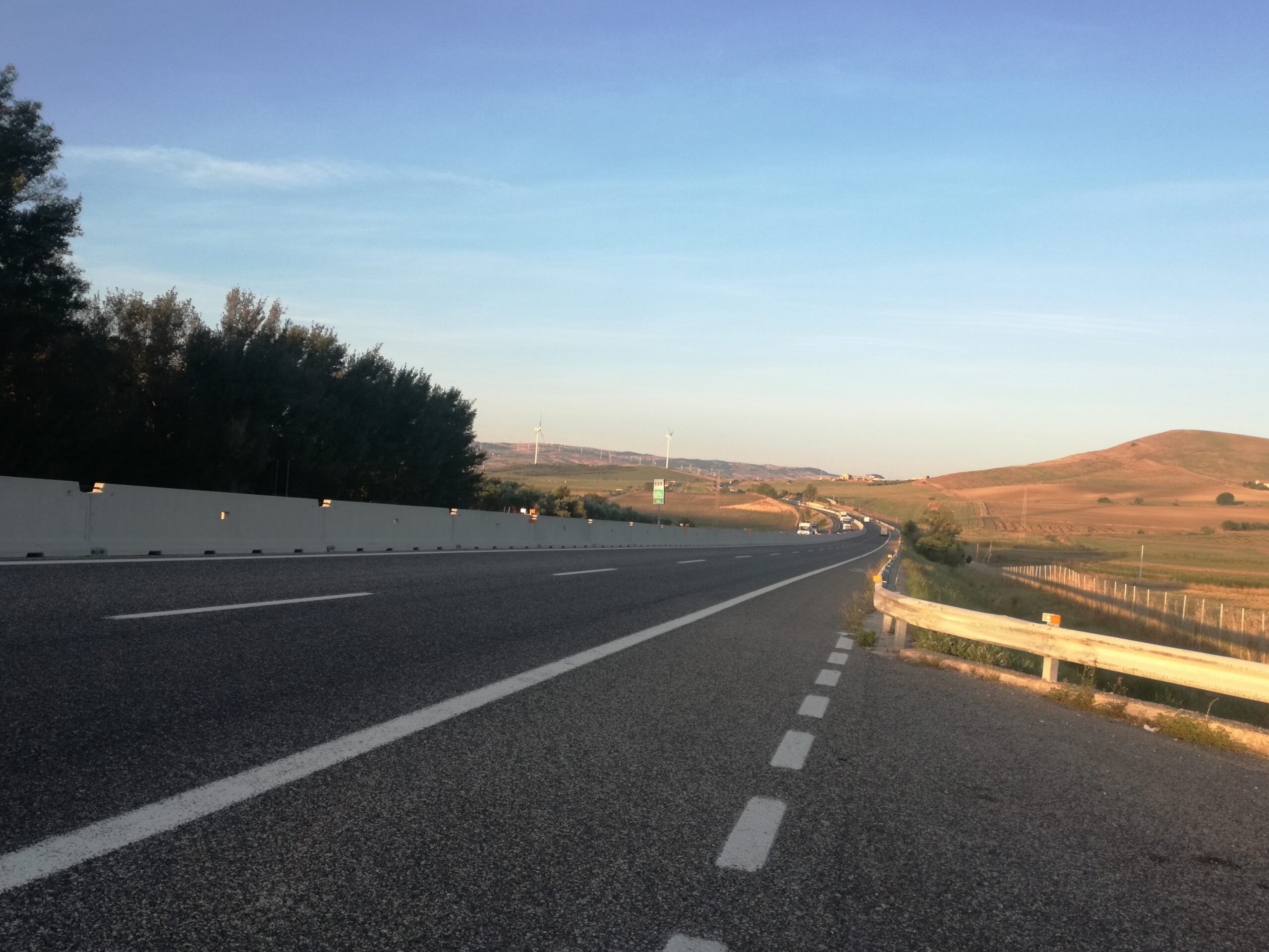 Vento: divieto di transito a telonati, furgonati e caravan nel tratto di autostrada Poggio Imperiale San Severo Dal primo pomeriggio