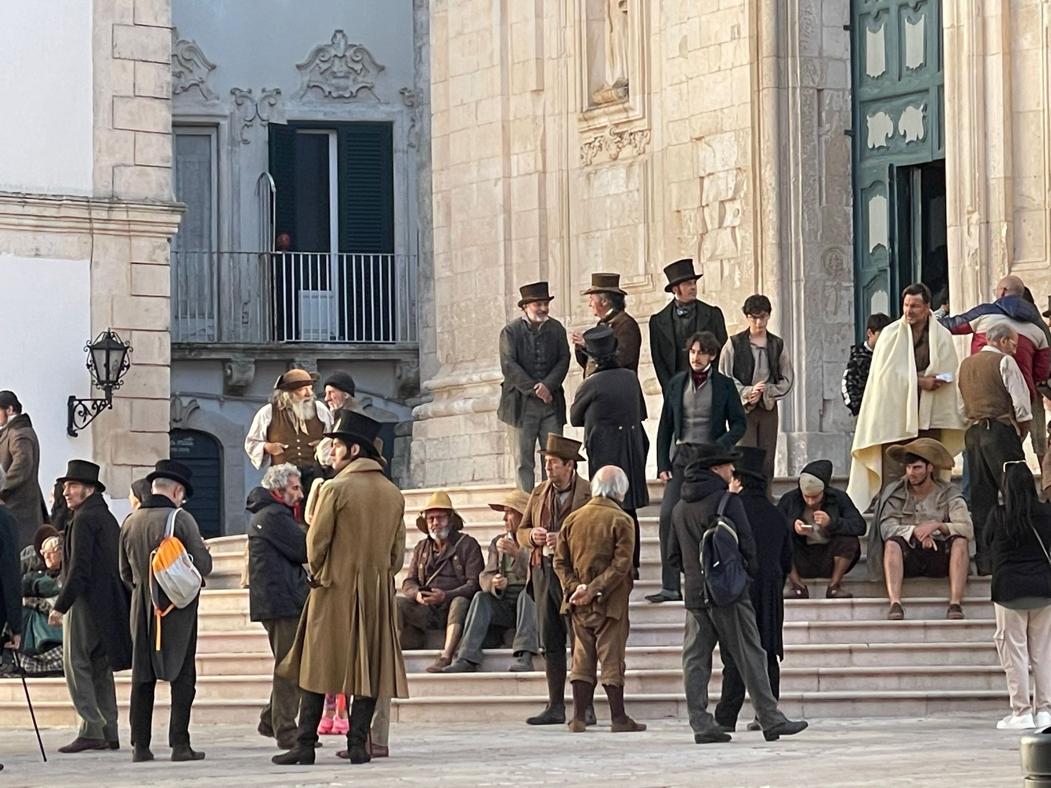 Stasera e domani in tv il “Leopardi” di Sergio Rubini girato anche in Puglia Taranto e Martina Franca trasformate in Napoli