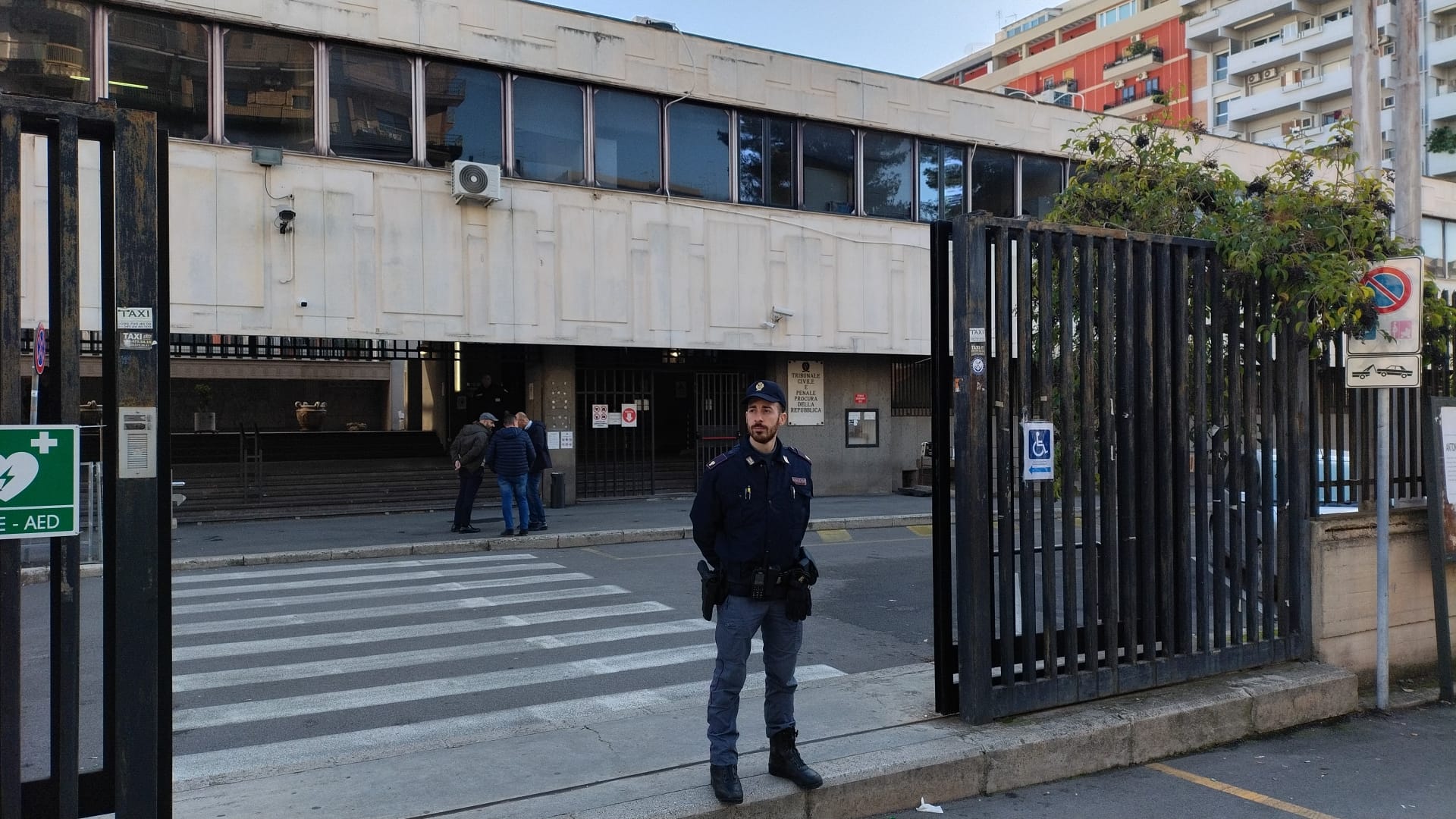 Taranto, tribunale: allarme bomba ntervento degli artificieri