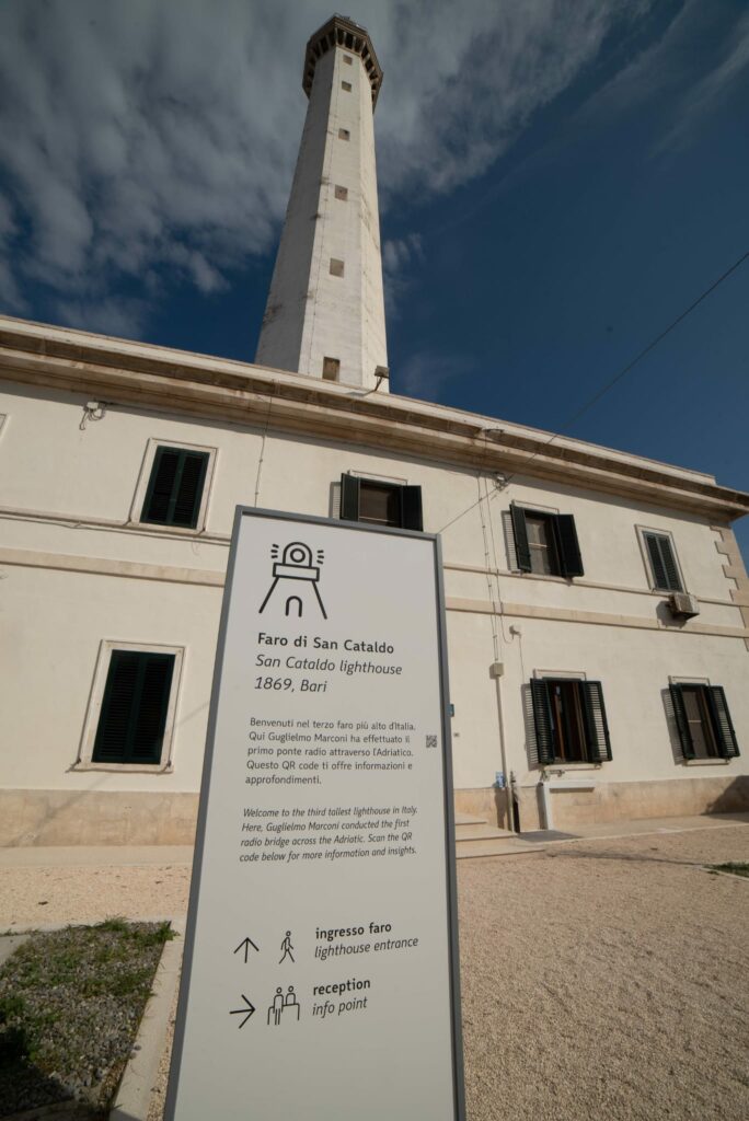 Esterno faro San Cataldo