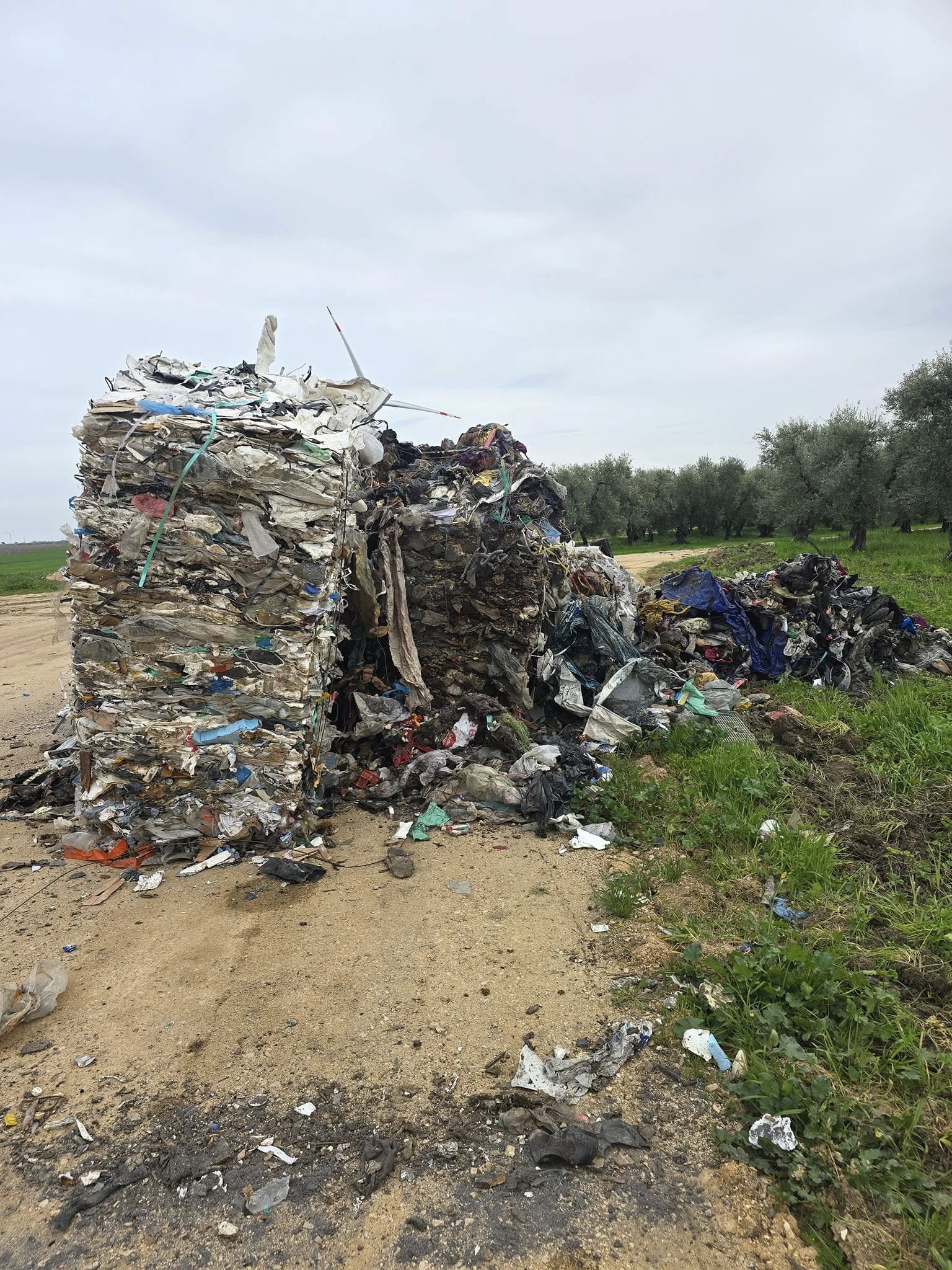 Traffico di rifiuti: 618170 tonnellate sequestrate nel foggiano grazie alle inchieste Come se fosse una colonna di tir carichi di immondizie lunga da Foggia a Latina